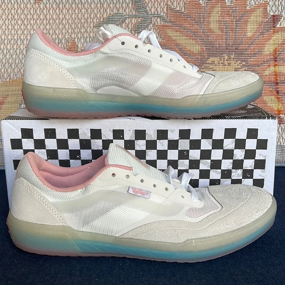 Vans WMNS Ave
White/Powder Pink
VN0A5JIB890
Sneakers - Picture 1 of 16